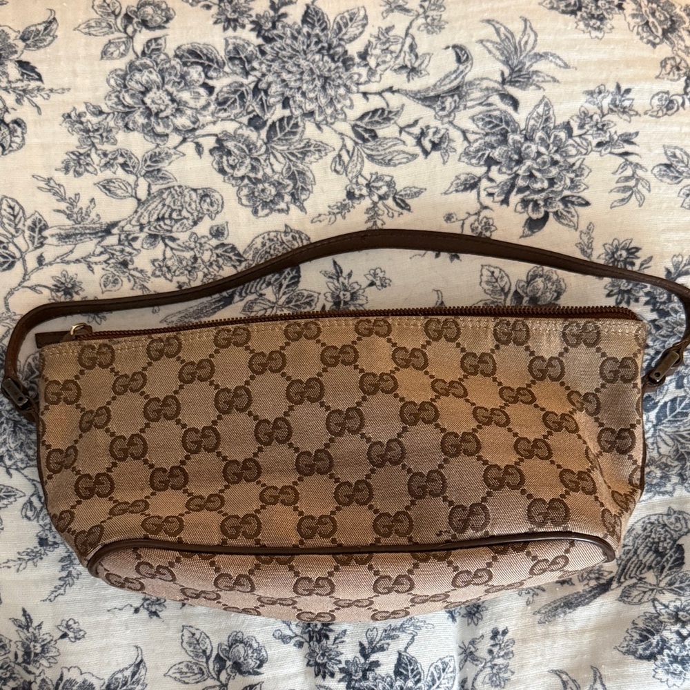 Gucci Tan Monogram Clutch - Picture 4 of 6